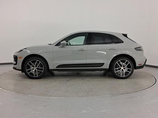 2022 Porsche Macan Base
