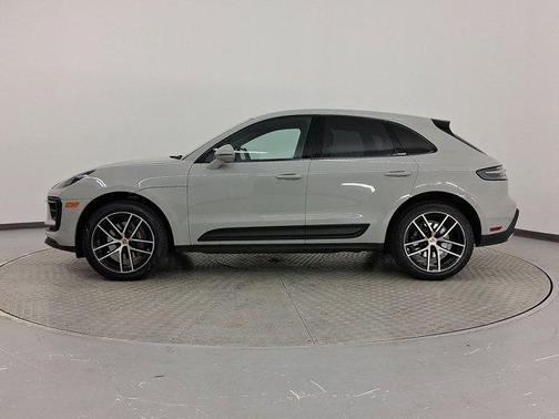 2022 Porsche Macan Base