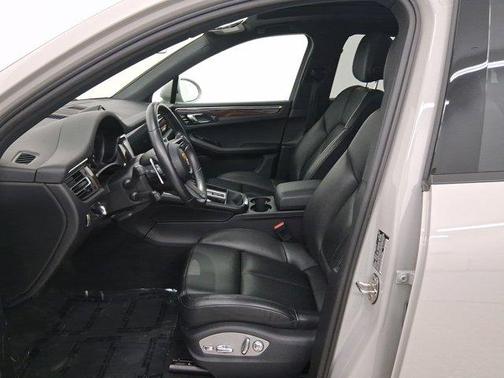 2022 Porsche Macan Base