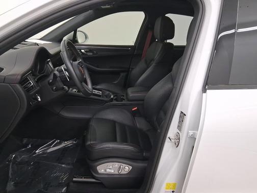 2025 Porsche Macan GTS