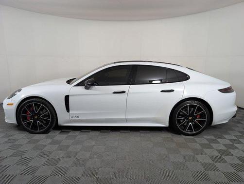 2020 Porsche Panamera GTS