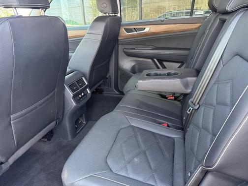 2025 Volkswagen Atlas 2.0T SE