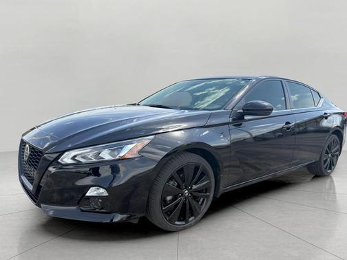 Super Black 2022 Nissan Altima SR Intelligent AWD
