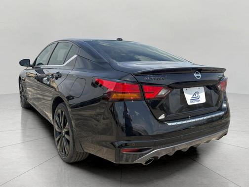 Super Black 2022 Nissan Altima SR Intelligent AWD
