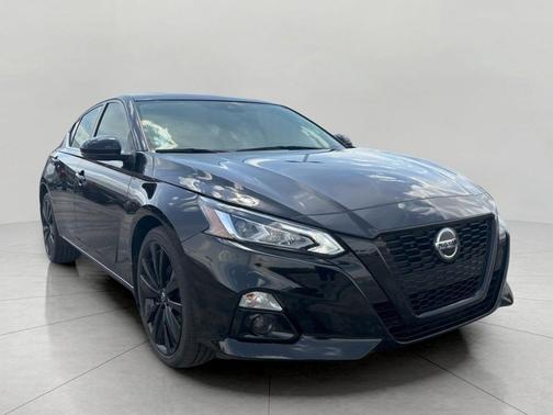 Super Black 2022 Nissan Altima SR Intelligent AWD