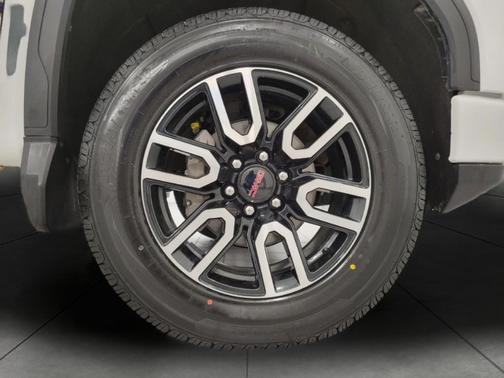Summit White 2025 GMC Sierra 1500 AT4