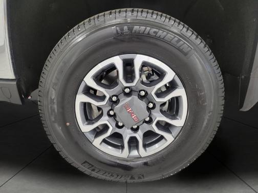 Summit White 2022 GMC Sierra 2500 SLE