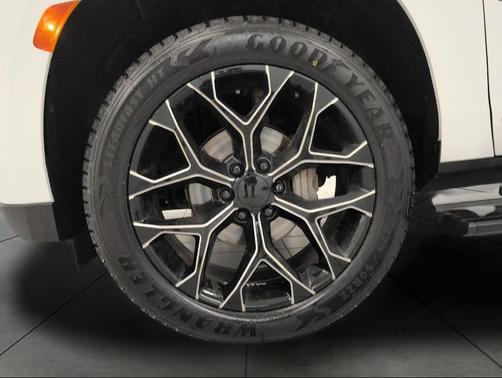 Summit White 2021 GMC Yukon Denali