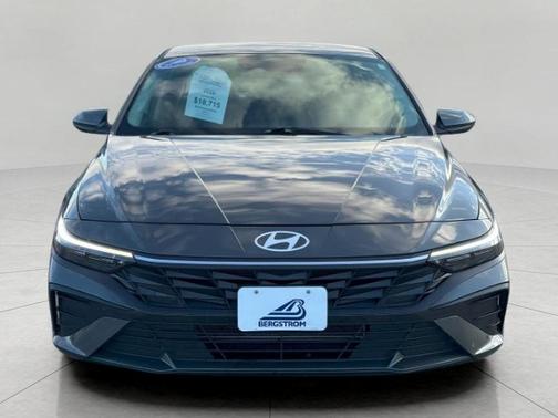 2024 Hyundai ELANTRA SE