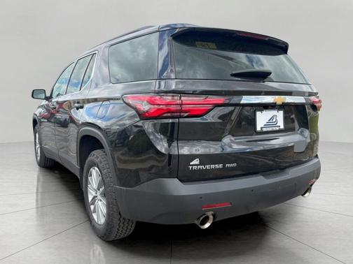Mosaic Black Metallic 2023 Chevrolet Traverse LT Cloth