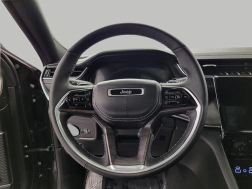 Rocky Mountain Pearlcoat 2024 Jeep Grand Cherokee Overland