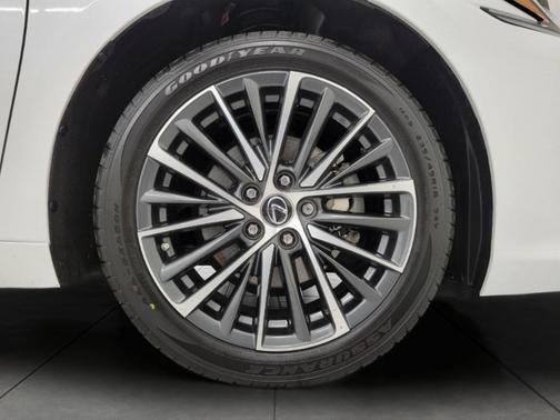 EMINENTWHITE PEARL 2023 Lexus ES 250 Base