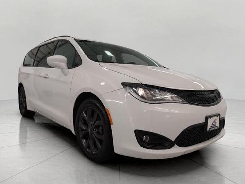 Bright White Clearcoat 2020 Chrysler Pacifica Touring-L Plus