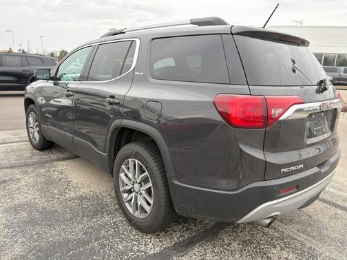 2017 GMC Acadia SLE-2