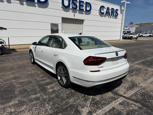 2017 Volkswagen Passat 1.8T R-Line w/Comfort