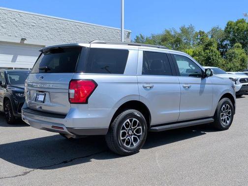 ICONIC SILVER METALLIC 2024 Ford Expedition XLT