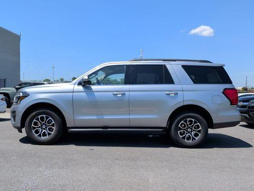 ICONIC SILVER METALLIC 2024 Ford Expedition XLT