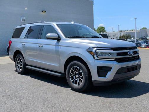 ICONIC SILVER METALLIC 2024 Ford Expedition XLT