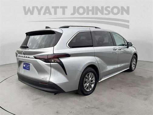 2024 Toyota Sienna XLE