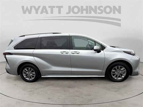 2024 Toyota Sienna XLE