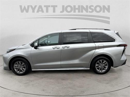 2024 Toyota Sienna XLE