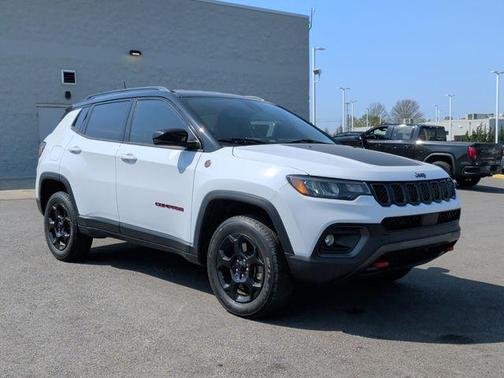 Bright White Clearcoat 2023 Jeep Compass Trailhawk
