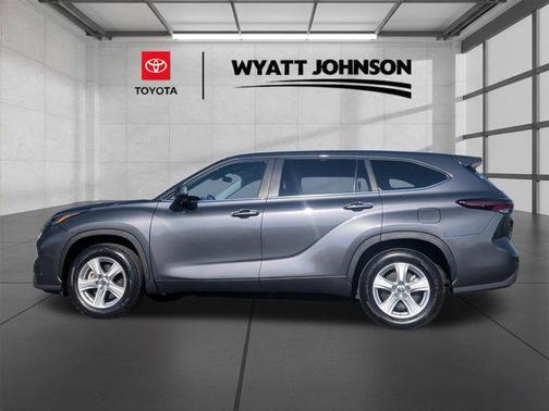 Magnetic Gray Metallic 2025 Toyota Highlander LE