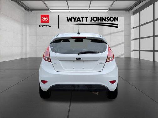 OXFORD WHITE 2015 Ford Fiesta SE