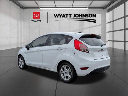 OXFORD WHITE 2015 Ford Fiesta SE