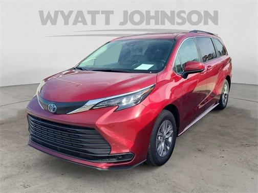 2025 Toyota Sienna LE