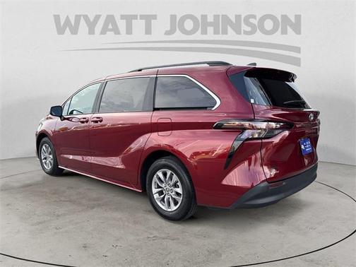 2025 Toyota Sienna LE