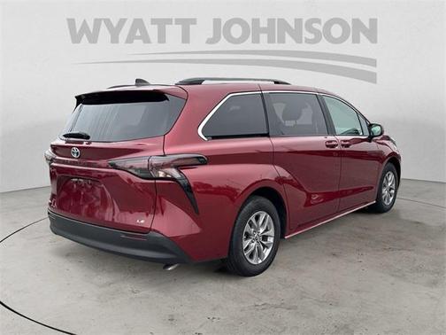 2025 Toyota Sienna LE