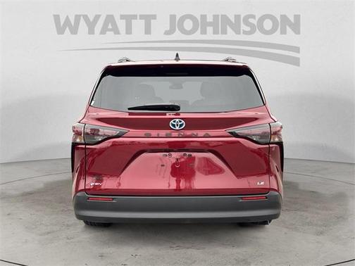 2025 Toyota Sienna LE