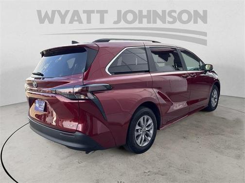 2025 Toyota Sienna LE