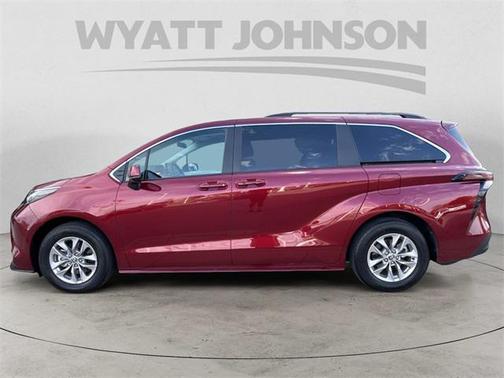 2025 Toyota Sienna LE