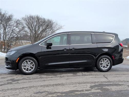 2024 Chrysler Voyager LX