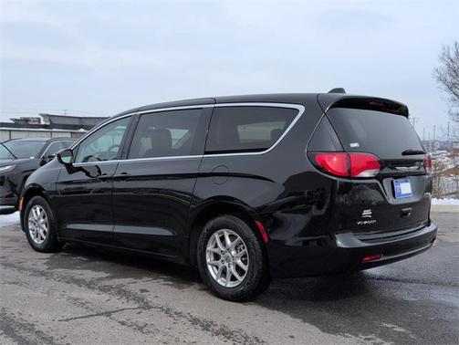 2024 Chrysler Voyager LX