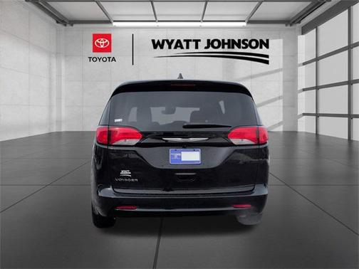 2024 Chrysler Voyager LX