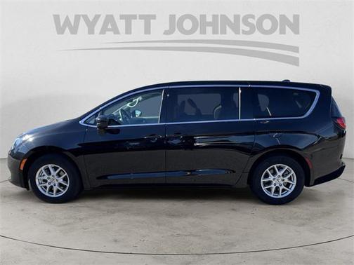 2024 Chrysler Voyager LX