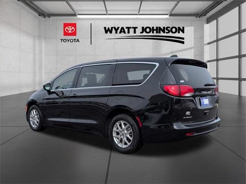 2024 Chrysler Voyager LX