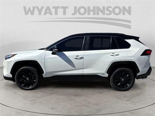 2022 Toyota RAV4 Hybrid SE
