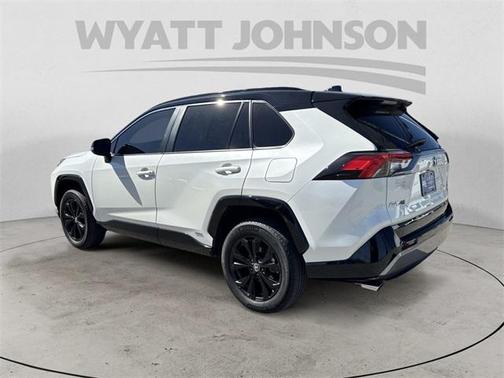 2022 Toyota RAV4 Hybrid SE