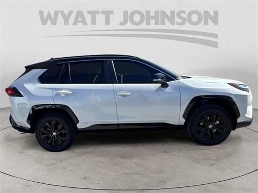 2022 Toyota RAV4 Hybrid SE