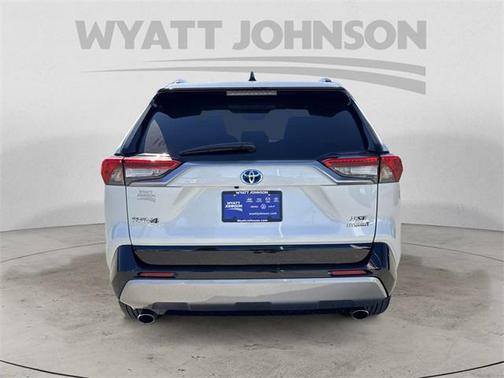 2022 Toyota RAV4 Hybrid SE