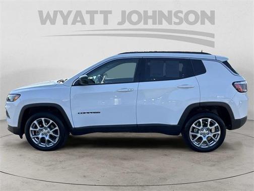 2022 Jeep Compass Latitude Lux