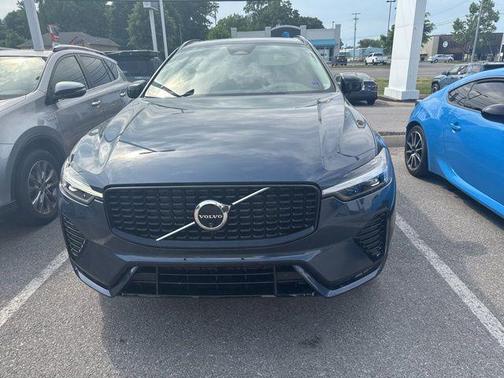 Denim Blue Metallic 2024 Volvo XC60 B5 Plus Dark Theme