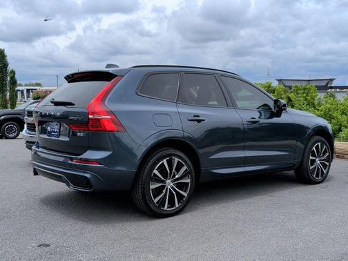 Denim Blue Metallic 2024 Volvo XC60 B5 Plus Dark Theme