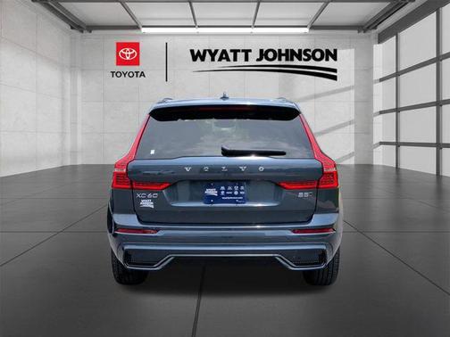 Denim Blue Metallic 2024 Volvo XC60 B5 Plus Dark Theme
