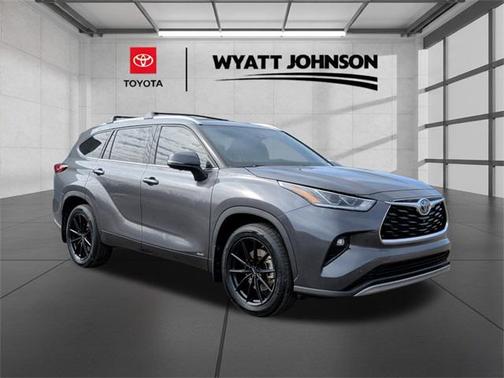 2023 Toyota Highlander Hybrid Platinum