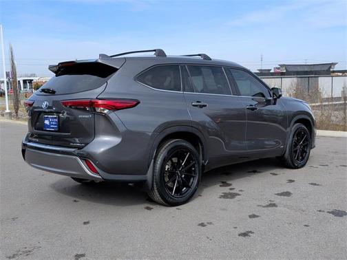 2023 Toyota Highlander Hybrid Platinum
